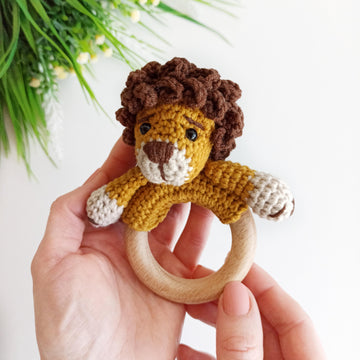 Lion baby rattle crochet pattern
