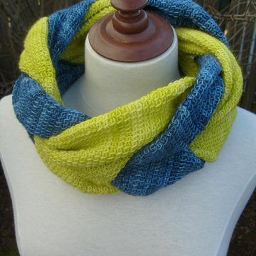 Twisted cowl
