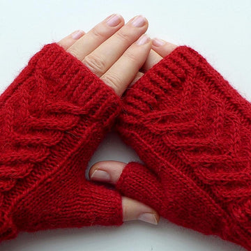 Fingerless gloves with braid