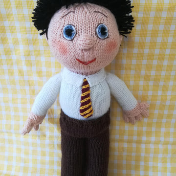 Toy knitting patterns, knit a wizard doll based on HP, bonus owl knittin pattern