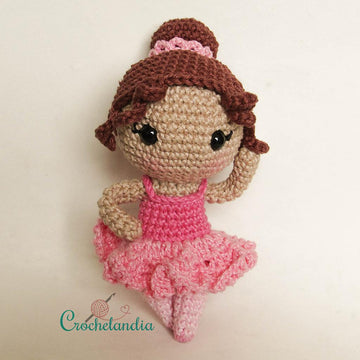 Aninha, the little ballerina - amigurumi pattern by Crochelandia