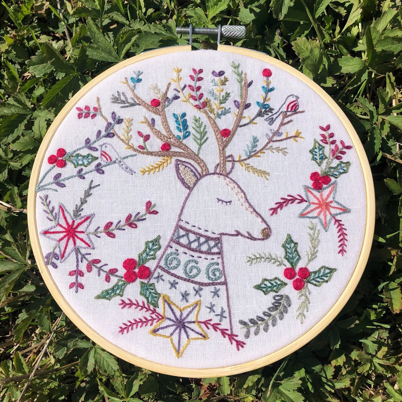 Un Chat Dans L'Aiguilles King of the Forest Printed Embroidery Kit - 21x21cm