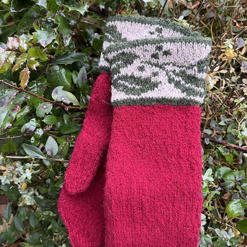 Holly Wreath Mittens