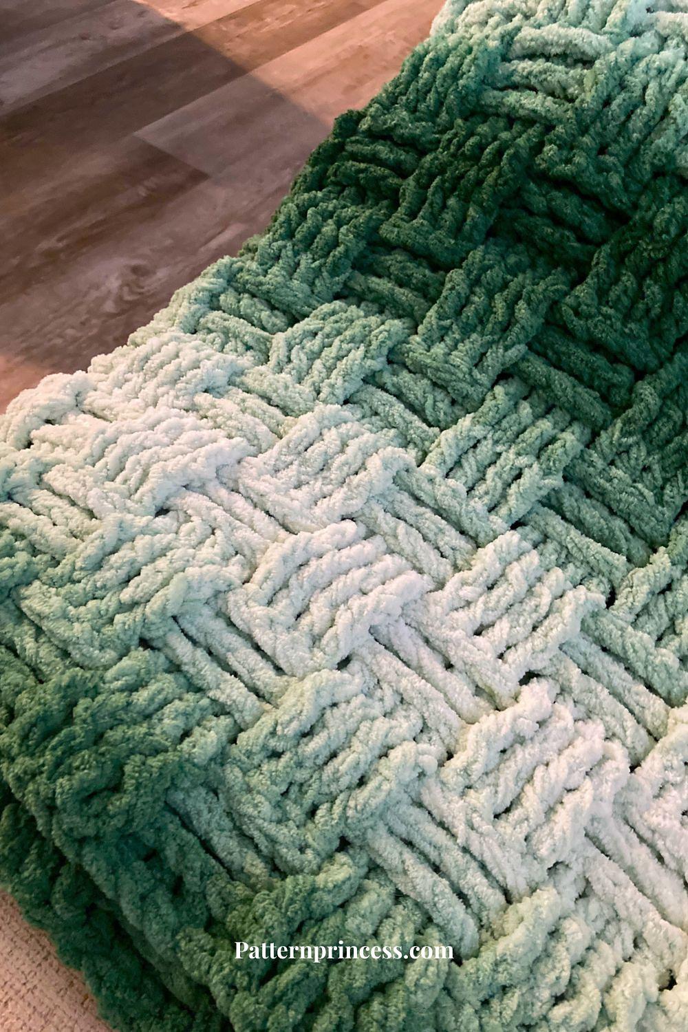 Basket Weave Chunky Evergreen Throw
