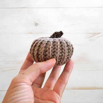 Adorable crochet pumpkins that look knit