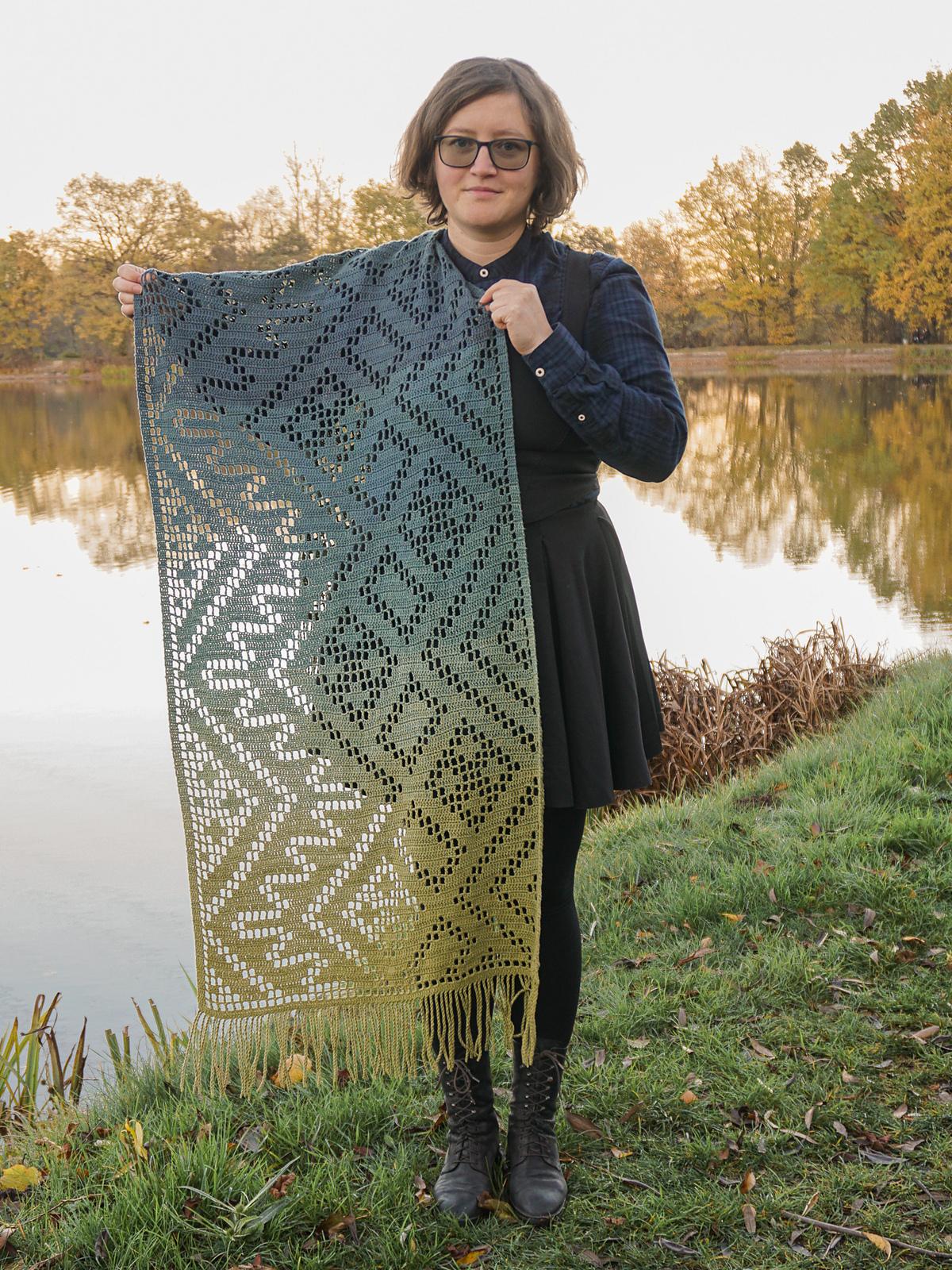 Poiana filet shawl