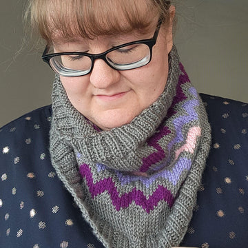 Contrast Chevron Cowl