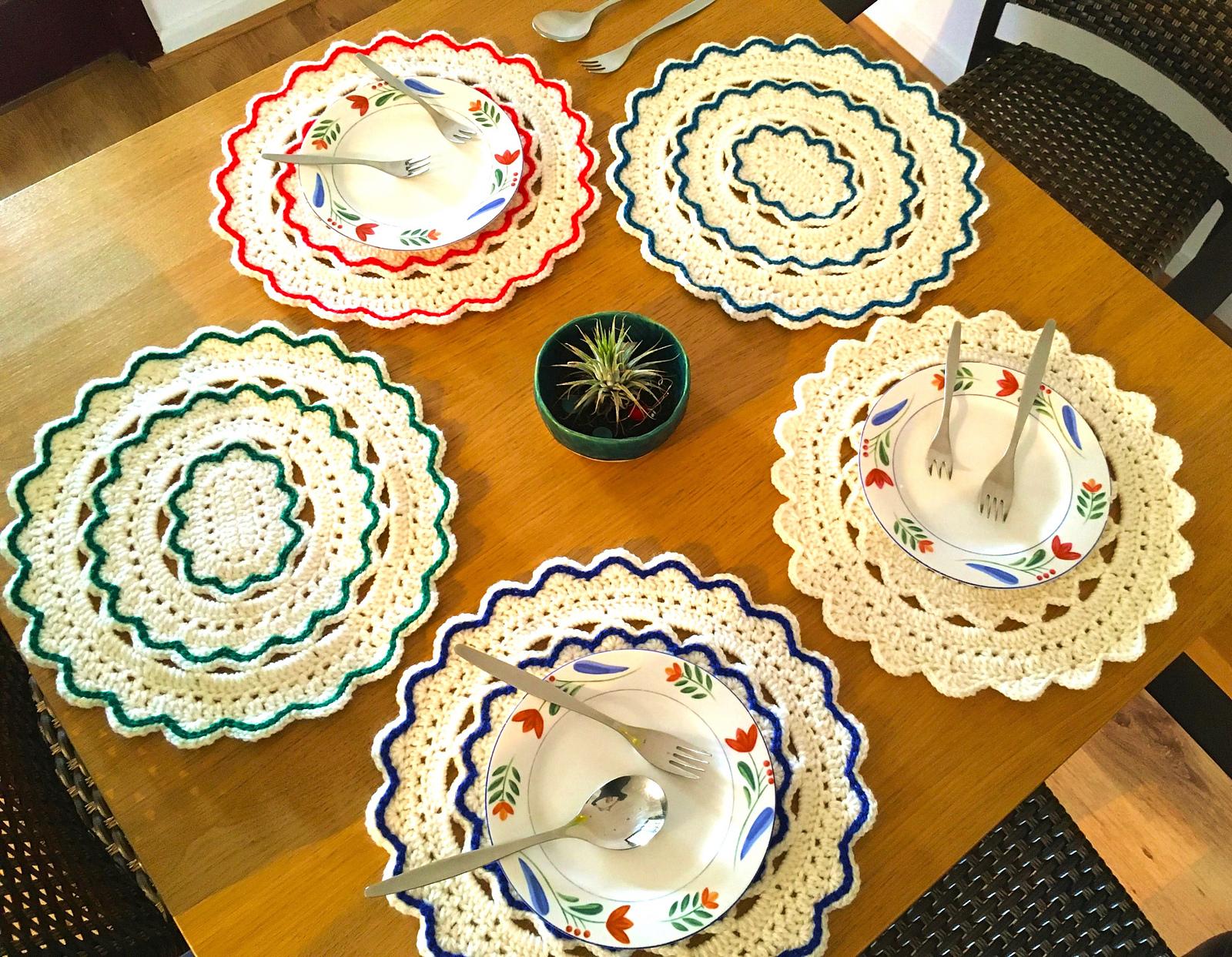Oval placemat by HueLaVive