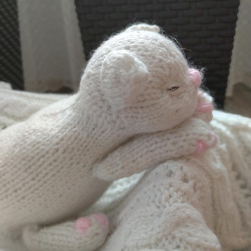 Kitten knitting pattern. Sleeping kitten knitting pattern