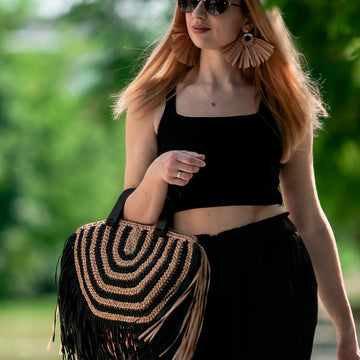 Bag with a fringe