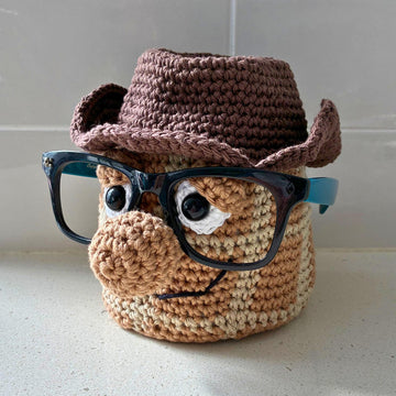 PEANUT GLASSES HOLDER