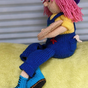 Annie the artist shelf sitter