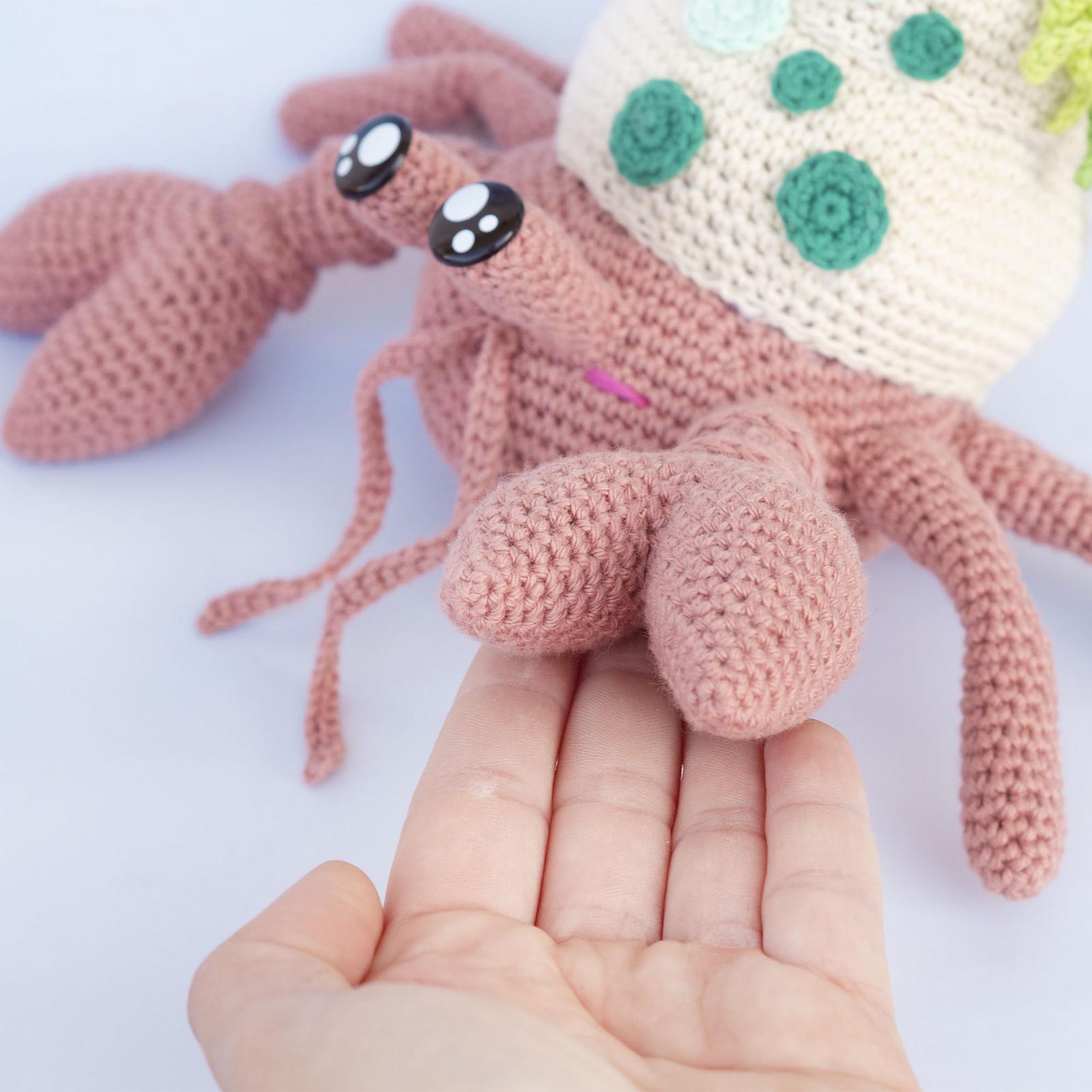 Hermit crab mom and her babies