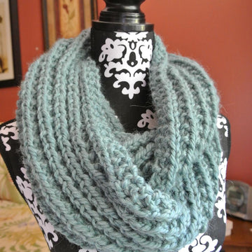 Chunky Uneven Rib Stitch Infinity Scarf
