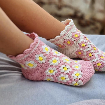 Floral crochet socks for adults and kids crochet pattern S10