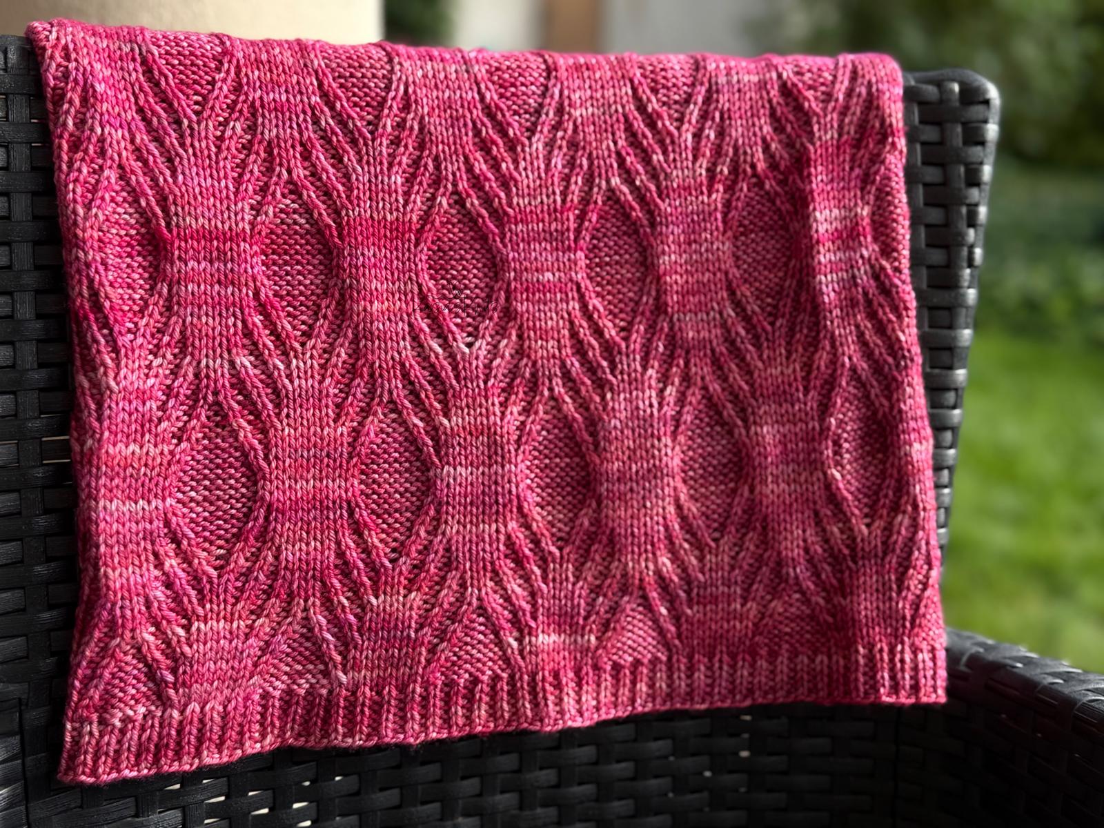 Yin Yarn Cowl