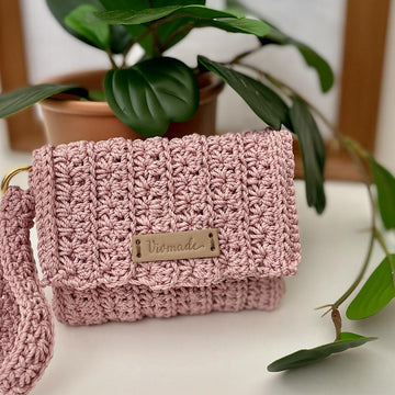 Star stitch wristlet purse