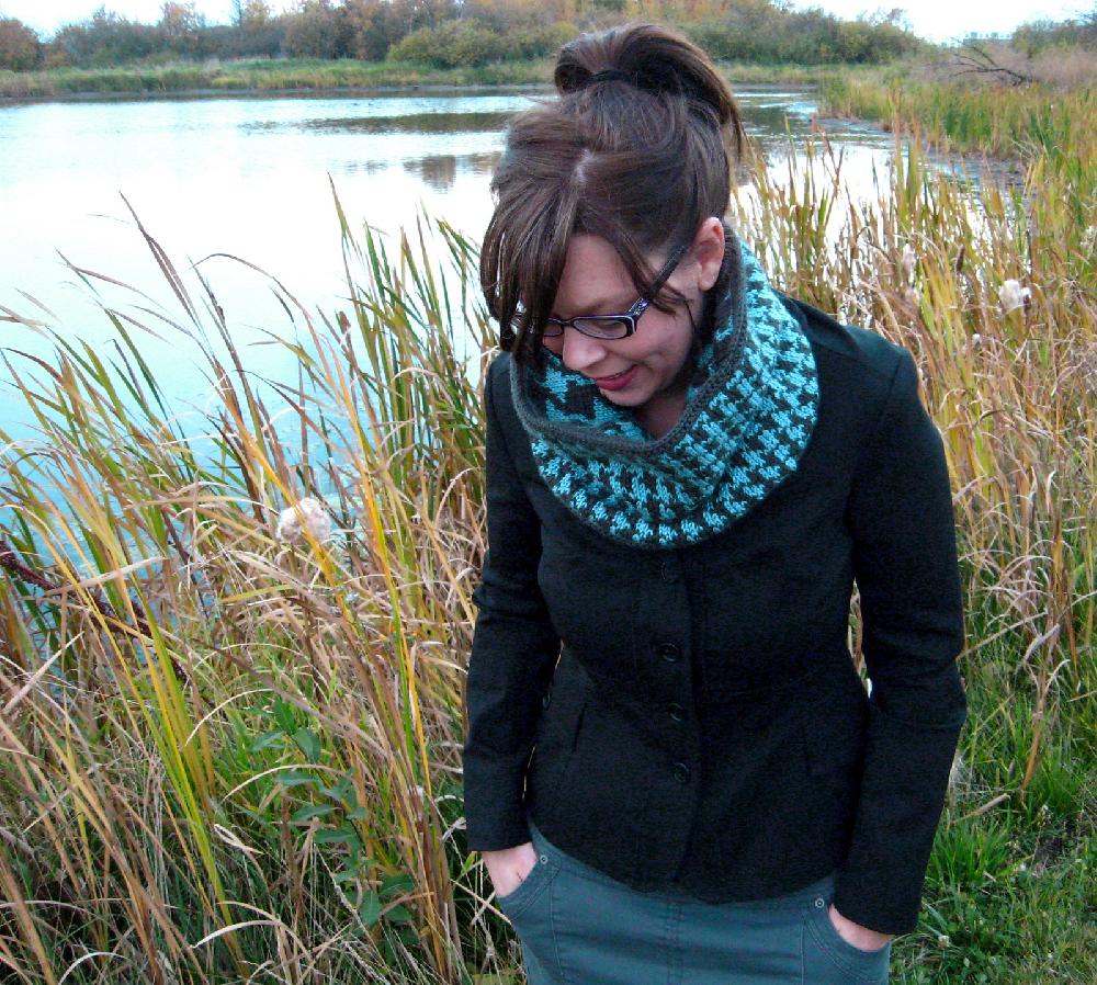 Reversible Houndstooth Cowl