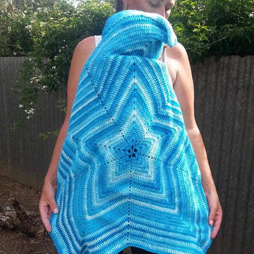 Baby-wearing hooded star blanket