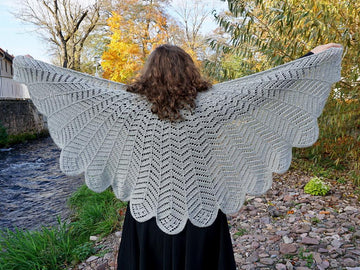 Featherly capelet