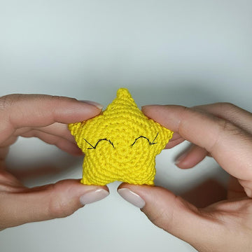 Sleepy Smiling STAR Amigurumi