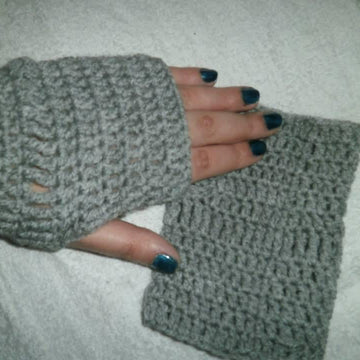 Fingerless Gloves with Anatomical Thumb