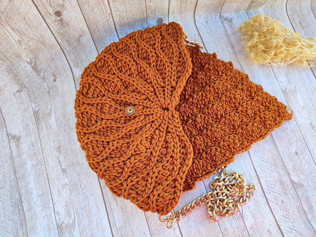 Wavy Ribbed Crochet Circle Bag Pattern