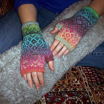 Diamonds Mittens