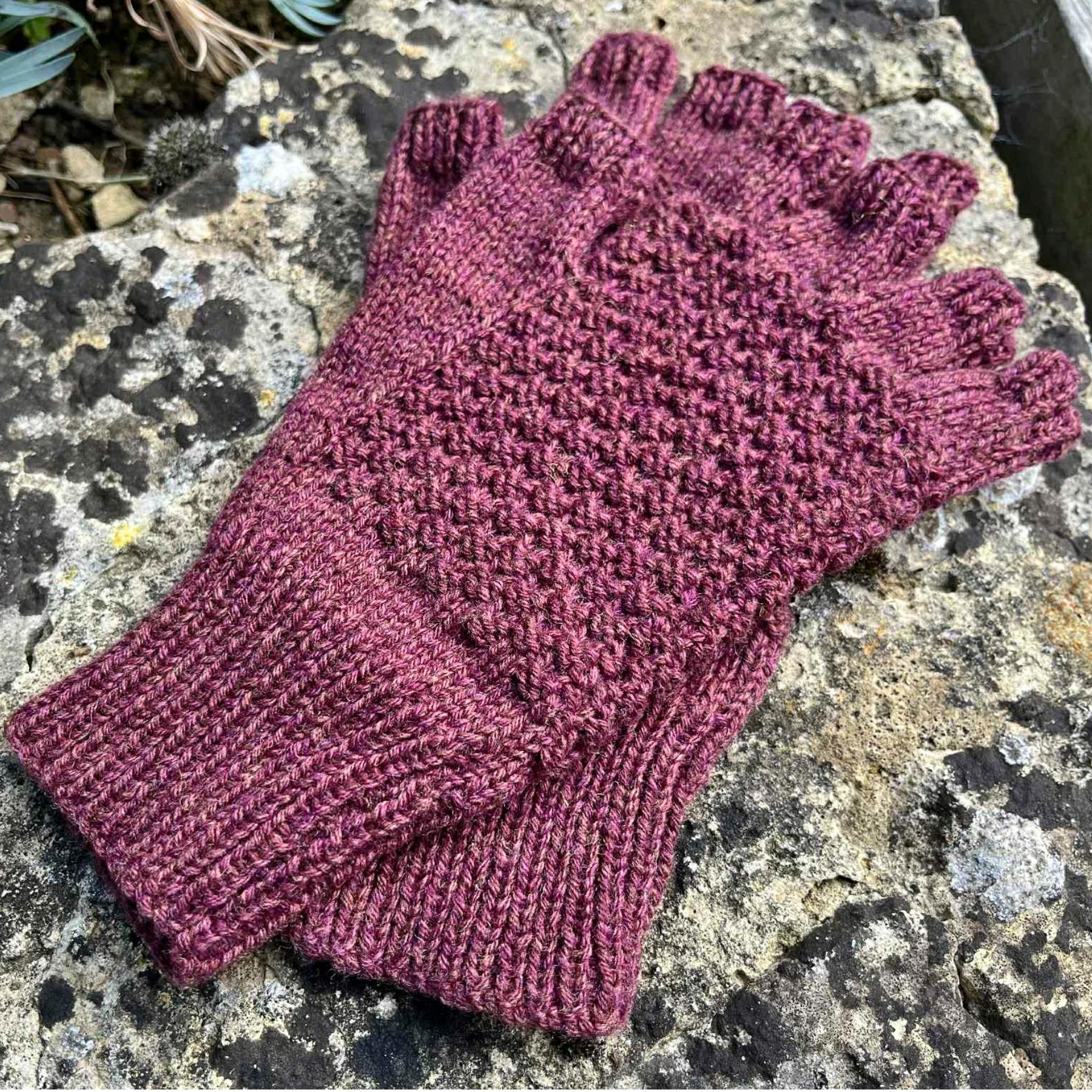1942 Fingerless Women's Gloves Knitting Pattern - Vintage Knitting Pattern