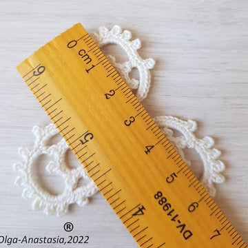 Openwork triangular crochet motif