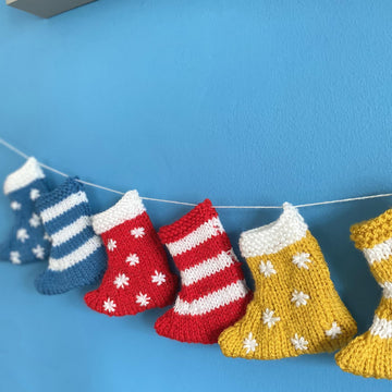 Mini Christmas Stocking Garland Knitting Pattern