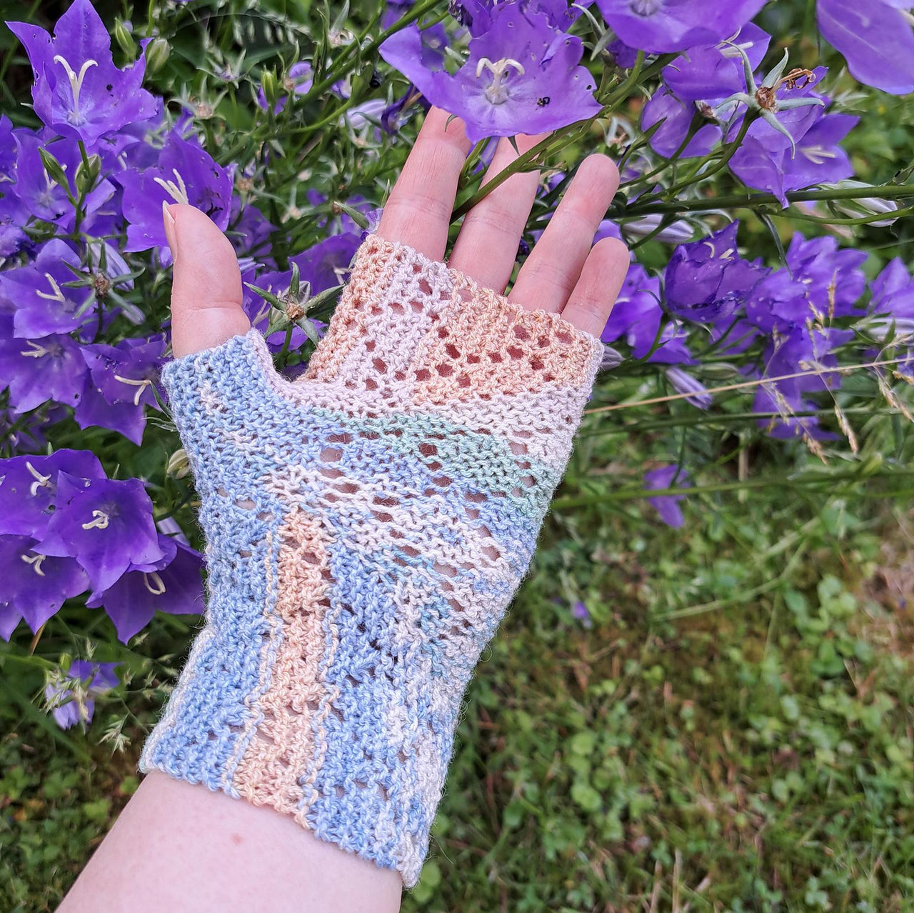 Mitred Lace Mitts