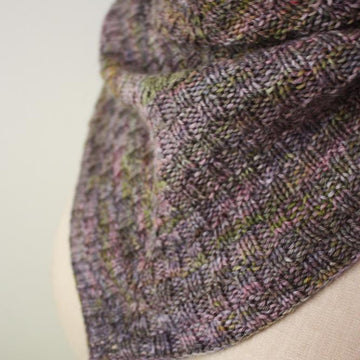 Cheques Shawlette / Kerchief Triangle Scarf
