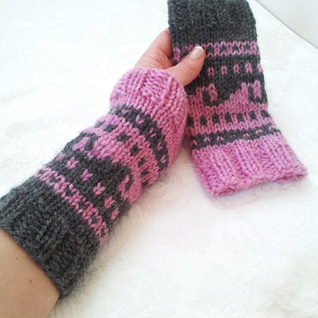 Rosy & Grey Wristlet