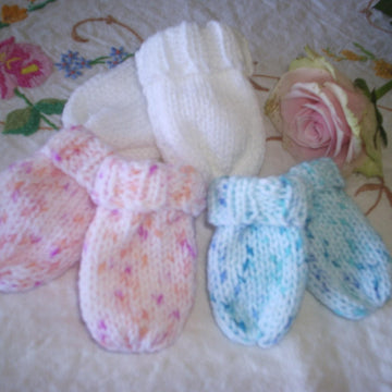 Baby Mittens quick and easy straight needles knitting pattern premature newborn and 0-3mths
