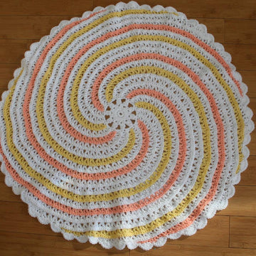 Spiral baby blanket