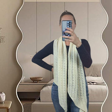 Diagonal elegant scarf