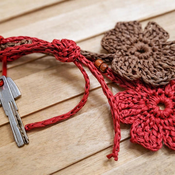 Raffia flower bag charm and keychain crochet pattern B1
