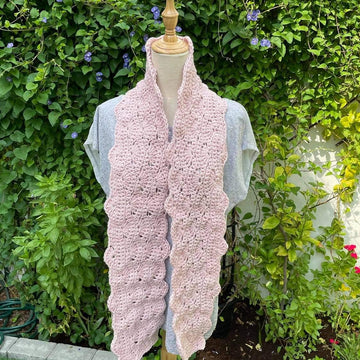 Wavy shells scarf