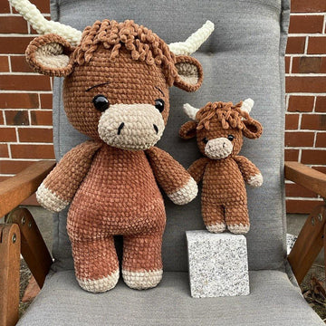 Jumbo and Small Highland Cow