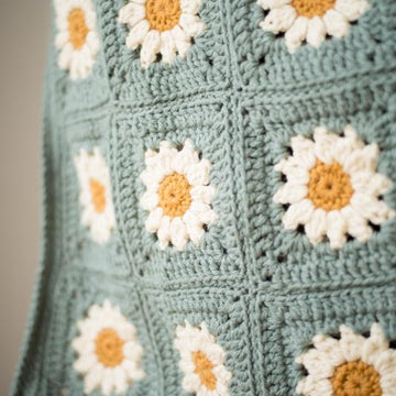 Cozy Days Daisy Blanket