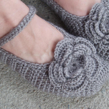 Crochet slippers with 4-layers flower