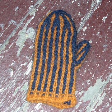 The Hole Inside Mitts