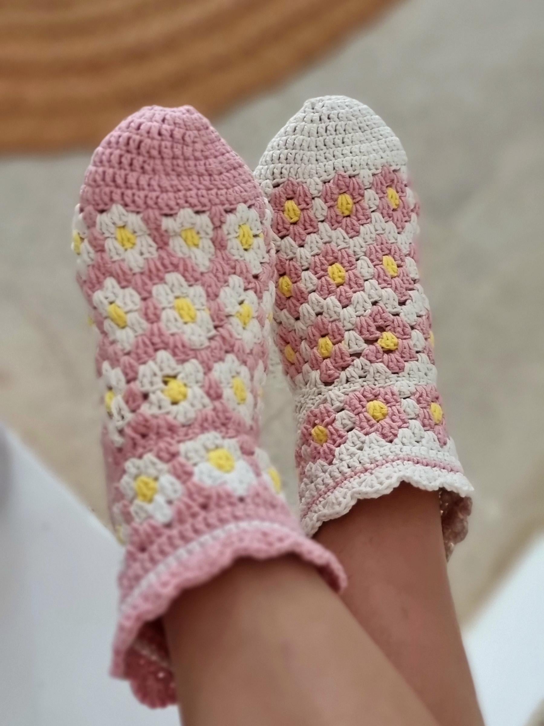 Floral crochet socks for adults and kids crochet pattern S10