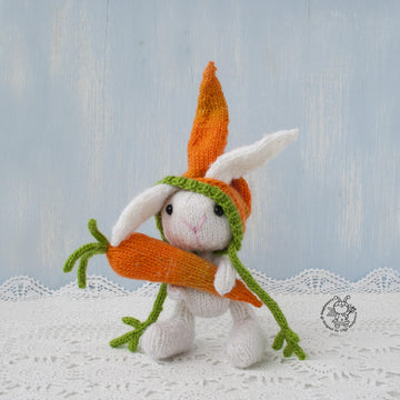 Knitted flat Easter Bunny and carrot