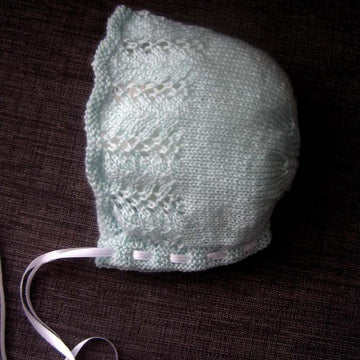 Marguerite Bonnet & Booties Set (DK)
