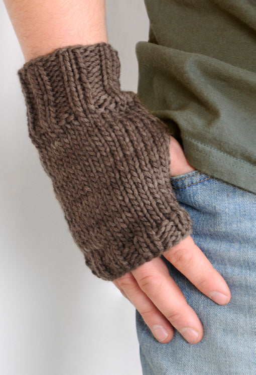 Men's Knucklers in Blue Sky Fibers Worsted Hand Dyes - T14 - Downloadable PDF