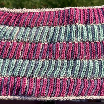 Colorblock Brioche Cowl
