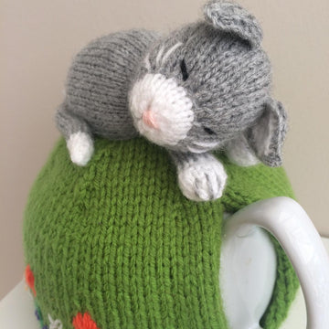 Cat nap tea cosy