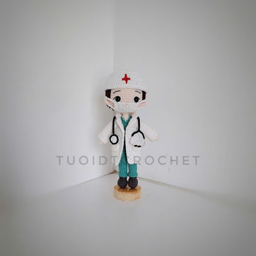 Doctor doll amigurumi